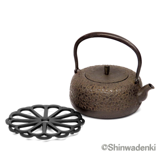 【美品】鉄瓶 伊藤宝斎造 銅蓋 小ぶり 鉄器/鉄製 鉄分補給 やかん 金属工芸 楽天市場】高岡鉄瓶 龍文堂写 富士山水図銀象嵌 平丸冨士象嵌