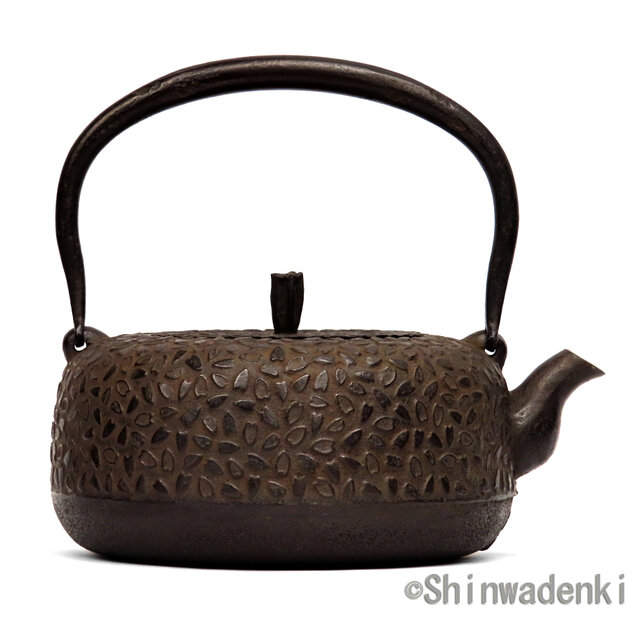 南部鉄器 鉄瓶 岩戸賢一郎作 平丸小桜1.2L 内面漆焼付・酸化被膜仕上