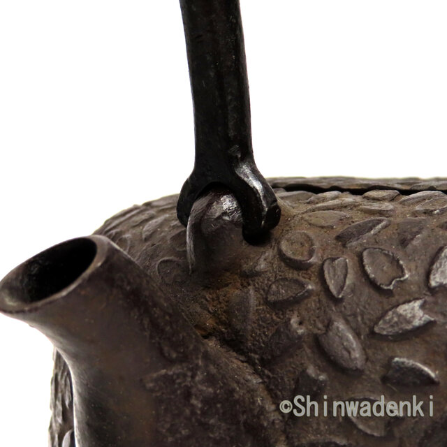 南部鉄器 鉄瓶 岩戸賢一郎作 平丸小桜1.2L 内面漆焼付・酸化被膜仕上