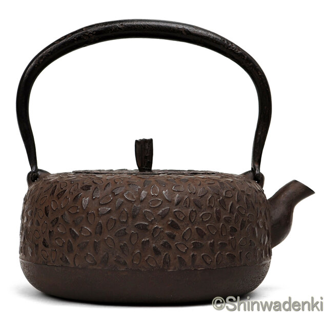 南部鉄器 鉄瓶 岩戸賢一郎作 平丸小桜 1.2L 内面漆焼付・酸化被膜仕上