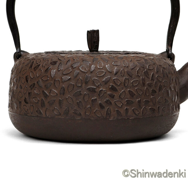 南部鉄器 鉄瓶 岩戸賢一郎作 平丸小桜 1.2L 内面漆焼付・酸化被膜仕上