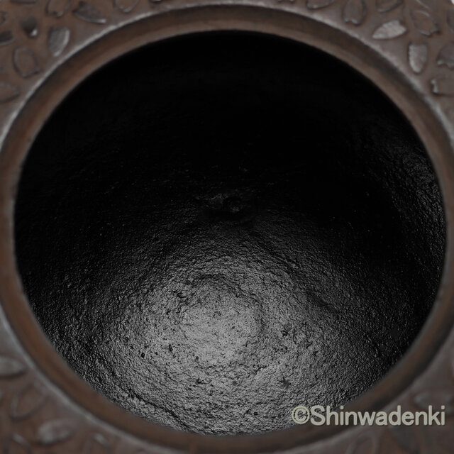 南部鉄器 鉄瓶 岩戸賢一郎作 平丸小桜 1.2L 内面漆焼付・酸化被膜仕上