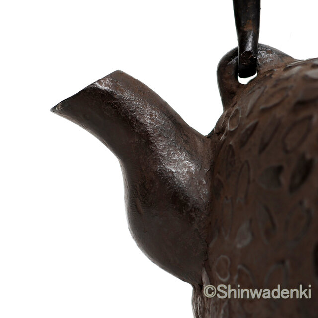 南部鉄器 鉄瓶 岩戸賢一郎作 平丸小桜 1.2L 内面漆焼付・酸化被膜仕上