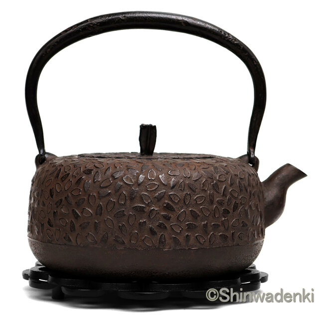 南部鉄器 鉄瓶 岩戸賢一郎作 平丸小桜 1.2L 内面漆焼付・酸化被膜仕上