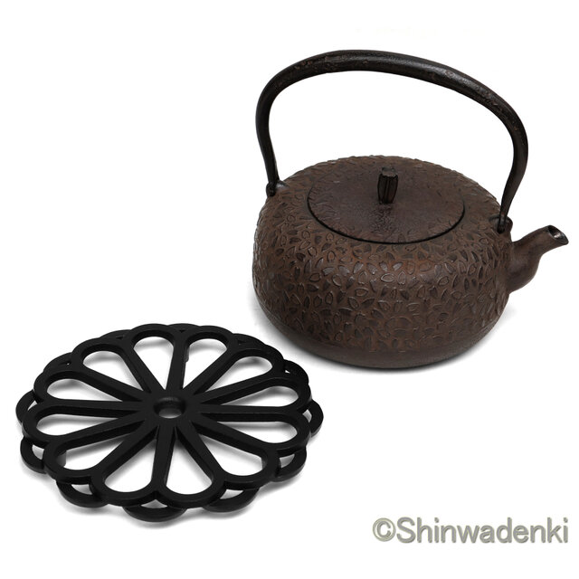 南部鉄器 鉄瓶 岩戸賢一郎作 平丸小桜 1.2L 内面漆焼付・酸化被膜仕上
