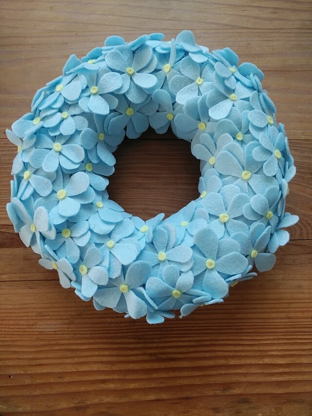 花のリース(水色)の画像1枚目