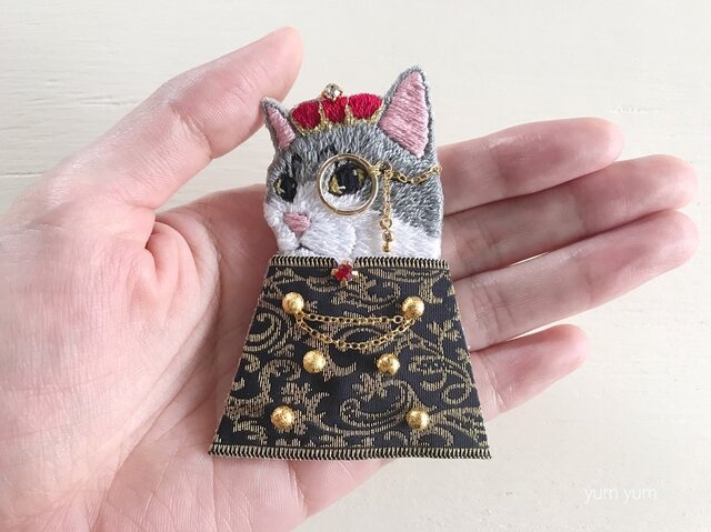 高貴なお猫様刺繍ブローチ21 | iichi 日々の暮らしを心地よく