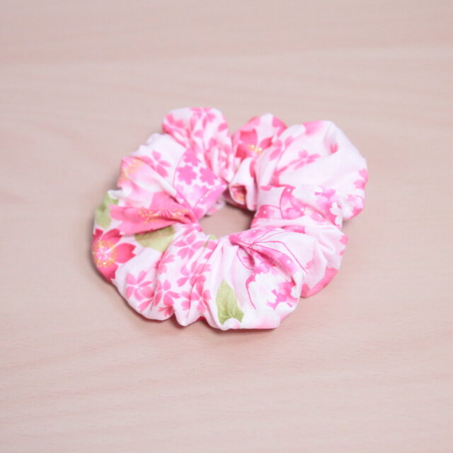 シュシュ #015JS桜と蝶々（ピンク） Family Ties | iichi 日々の暮らし 