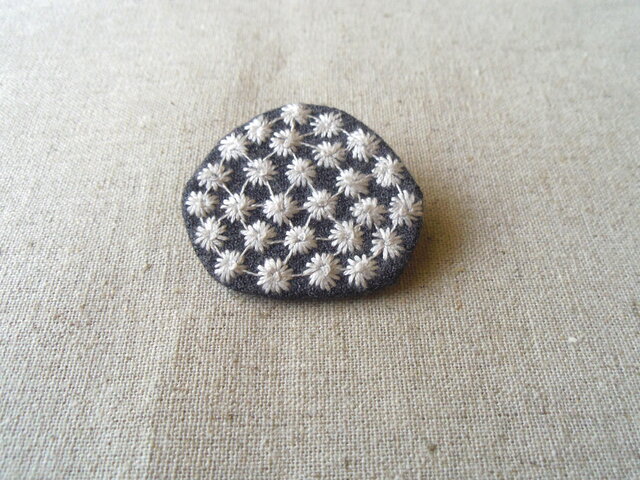 刺繍ブローチ スパークルの画像1枚目