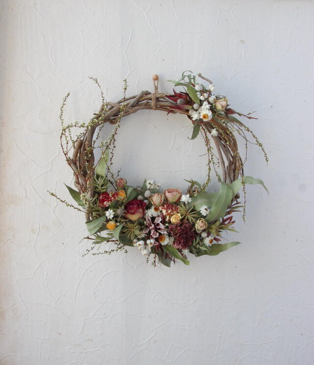 雪柳と春の花のリース
