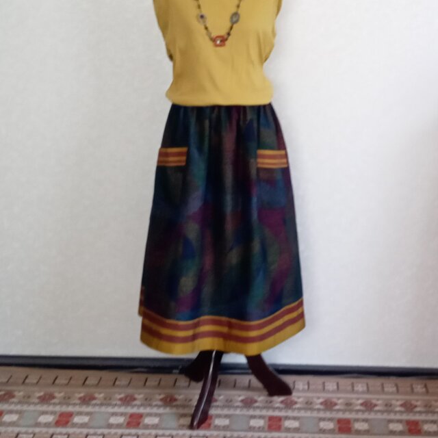 着物リメイク♪大島紬と十日町紬で裾とポケットの縞柄がポイント：オシャレスカート（裏地付き）丈78cm | iichi ハンドメイド・クラフト