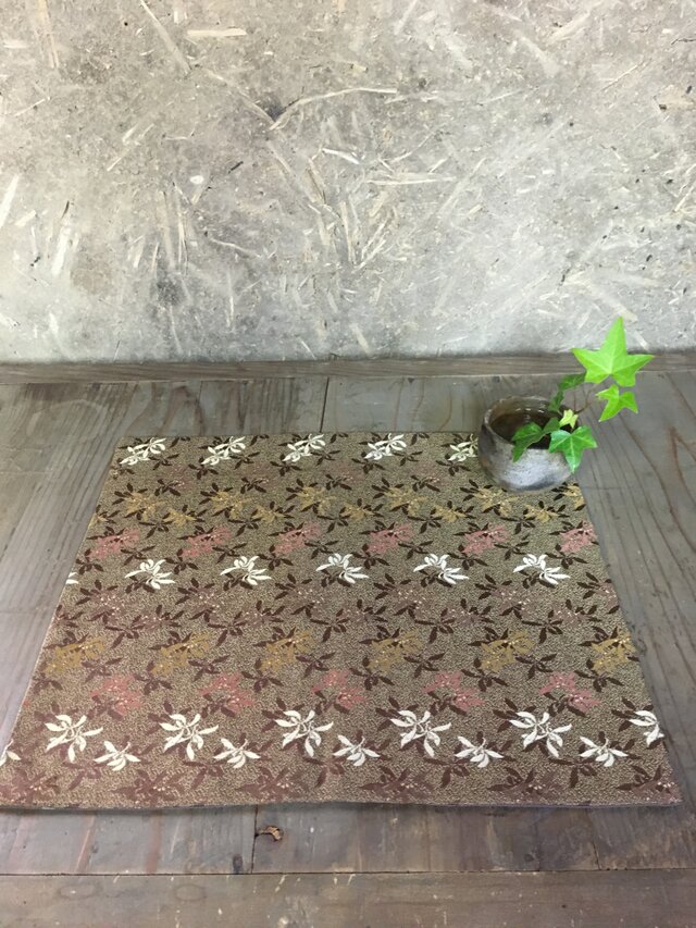 テーブルクロス(茶色正絹古典的花柄)