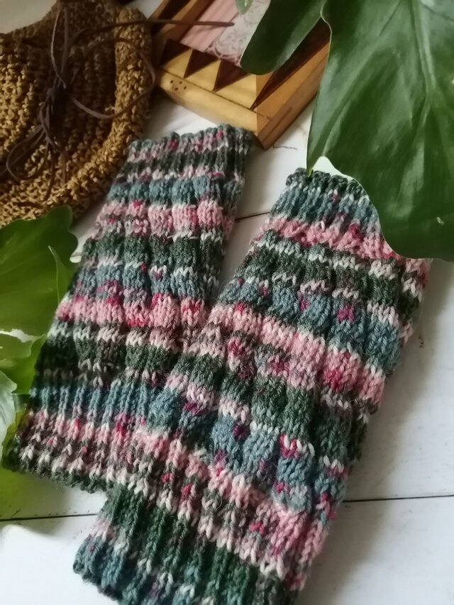 桜〜オパール毛糸の短いスパイラル編みレッグウォーマー