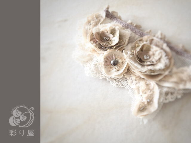 ブローチ【色重ねの花】生成りの画像1枚目