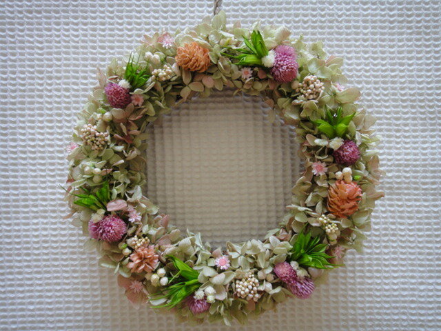 プレゼントに インテリアにも 限定1個 グリーン ロゼ紫陽花 千日紅のリース Iichi ハンドメイド クラフト作品 手仕事品の通販