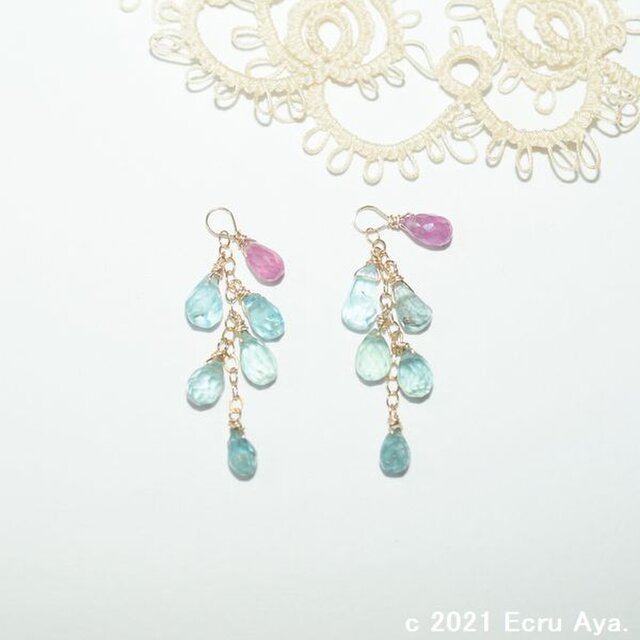 *恋愛石*ブルーにピンクを添えたピアスチャーム