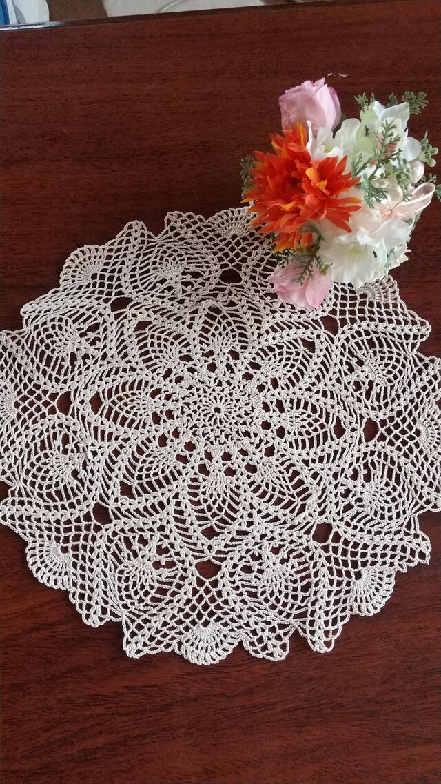 手編みレースドイリー直径約28cm