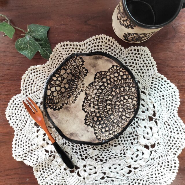 レース柄の取り皿＜黒マット＞