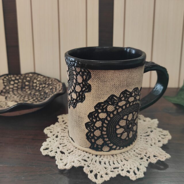 レース柄のマグカップ＜黒マット＞