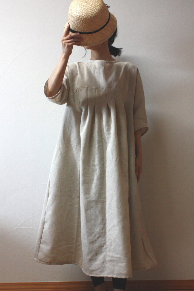 新作　タックプリーツのワンピース