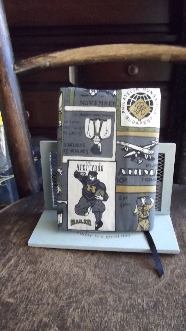 レトロなアメリカンプリント柄の文庫本カバー