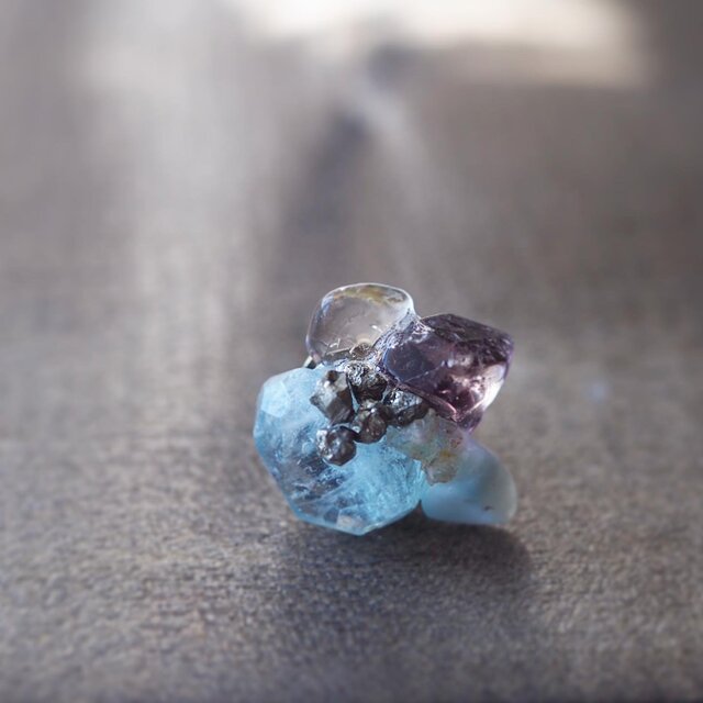 ＊海と空と大地＊6つの鉱物をあつめて・ピンブローチ (B)アクアマリン・ラリマー