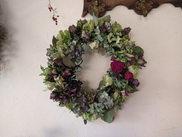 クリスマスローズと芍薬のwreathの画像1枚目
