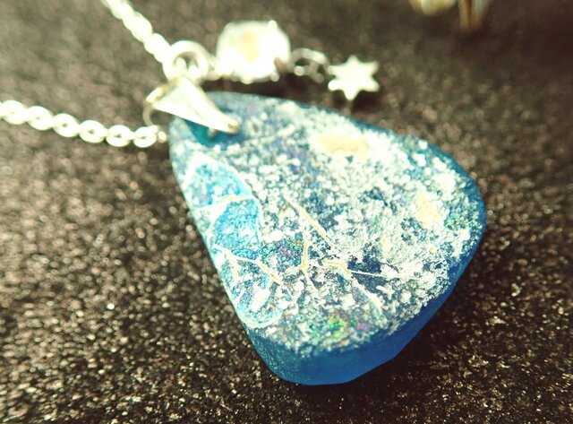 悠久のローマングラスネックレス | iichi 日々の暮らしを心地よくする