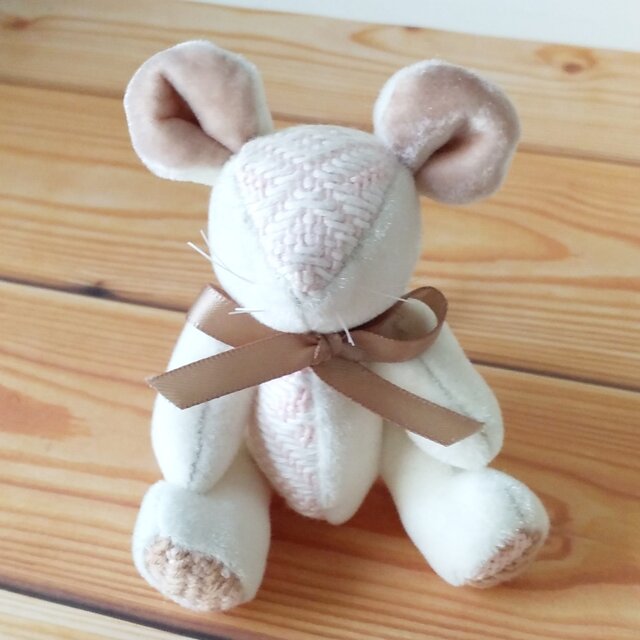 【チャリティ】こぎん刺しのぬいぐるみ:白とピンクのこぎんねずみの画像1枚目