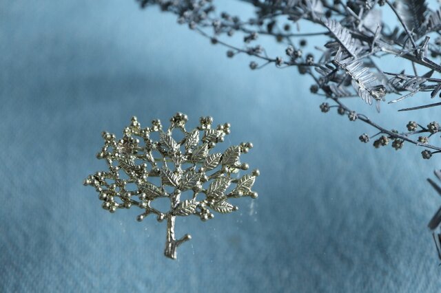 Brass brooch「New season」の画像1枚目
