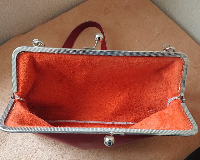 天然石飾り 本革ハンドバッグ がま口型　ヴィンテージ（昭和） 天然石飾り 本革ハンドバッグ がま口型 ヴィンテージ（昭和） - メルカリ