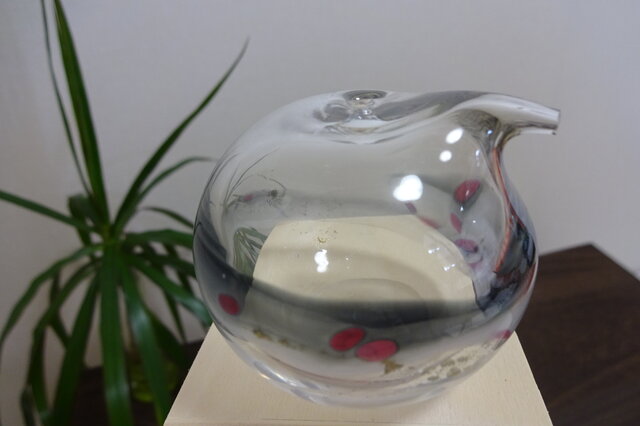 吹きガラス ウランガラス 水滴 水差し ガラス製 ユニーク形状 気泡ガラス ガラスの水差し(水滴) | iichi 日々の暮らしを心地よくする