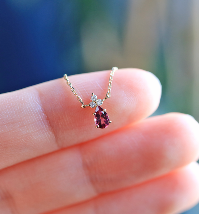K18 マラヤガーネット＆ダイヤモンドのネックレス ~Ello Lilas~ 1月
