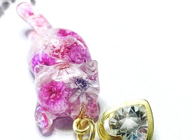 名前入り ねこちゃんチャーム 308 レジン フラワー お花 猫 名入り 名入れ Iichi ハンドメイド クラフト作品 手仕事品の通販