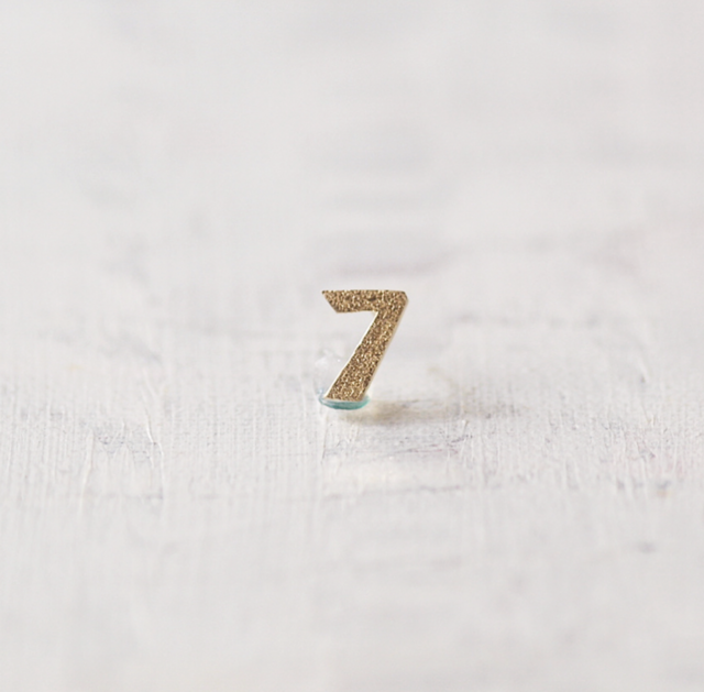 だいじな数字 シルバーシングルピアス 7の画像1枚目