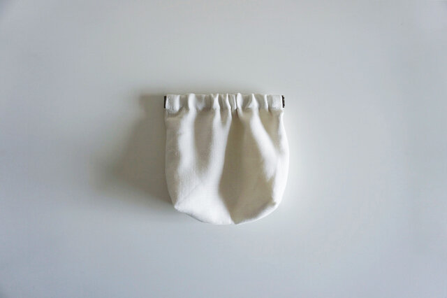 SIMPLE POUCH / ecruの画像1枚目