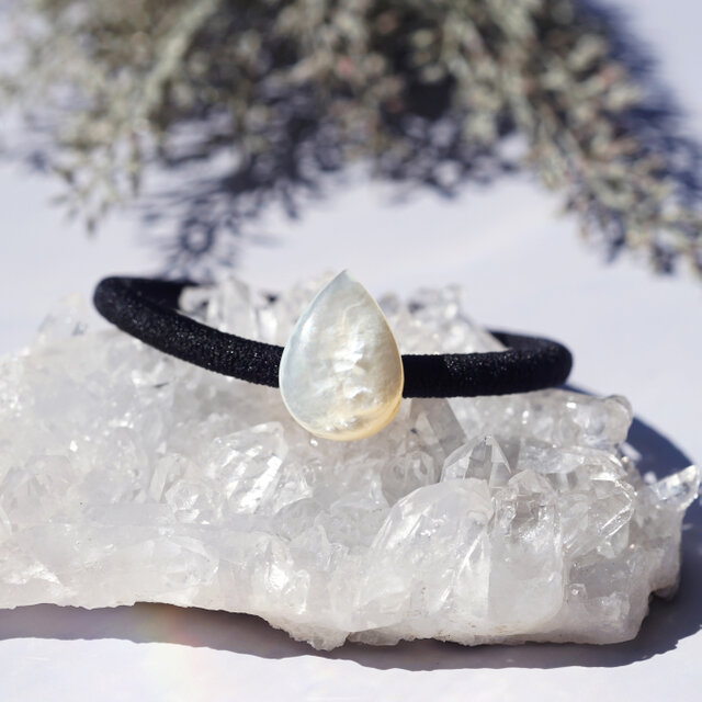 白蝶貝のペアシェイプカボションヘアゴム　～Ruth