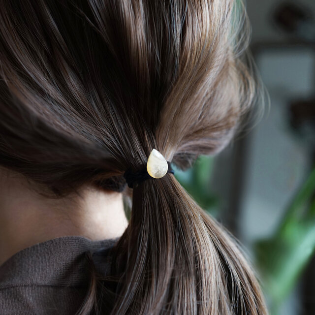白蝶貝のペアシェイプカボションヘアゴム ～Ruth | iichi 日々の暮らし