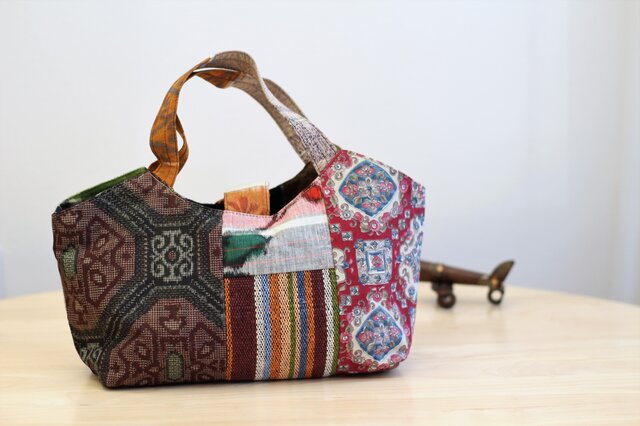 古布を使ったパッチワークなミニ手持ちバッグ | iichi 日々の