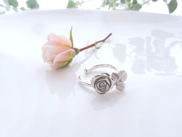 薔薇のイヤーカフ | iichi 日々の暮らしを心地よくする
