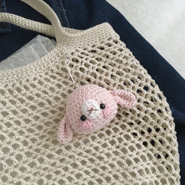 優しい淡ピンク色ロップイヤー！大きなお顔が持ち物の目印に最適♪【大】鈴付きイヤホンジャック｜ストラップ｜ボールチェーン