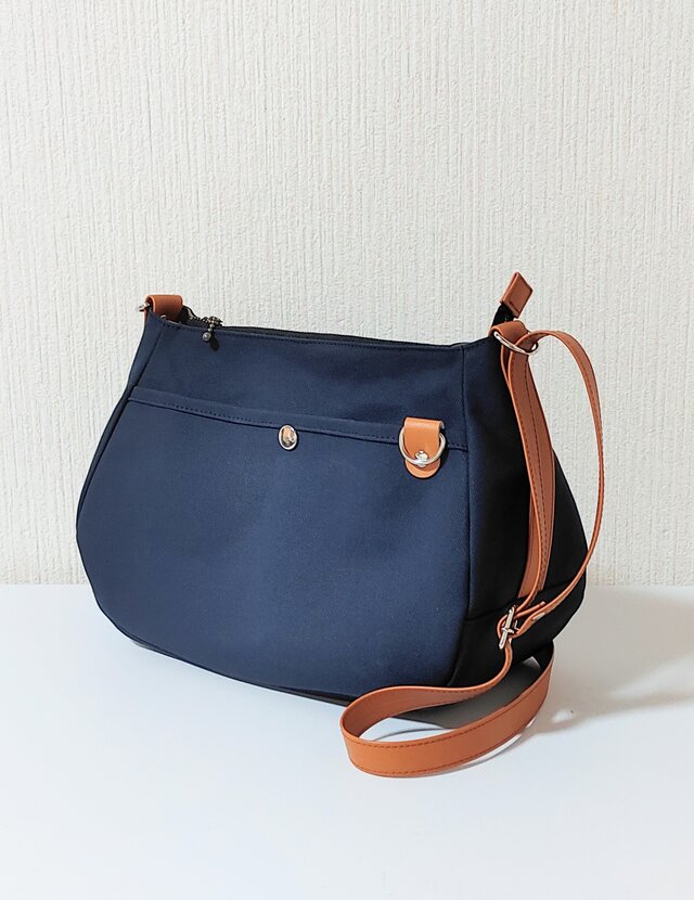 濃紺帆布のマチ広ショルダーバッグ