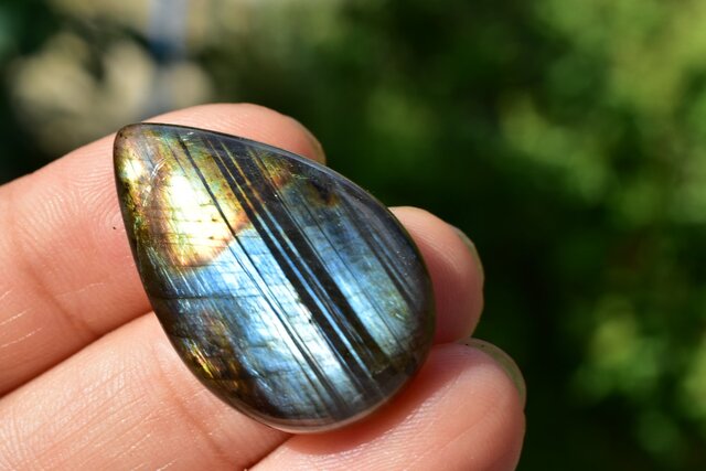 鉱石　ラブラドライト 宇宙の鉱石☆ドロップ型☆マルチカラーラブラドライト labb048 | iichi