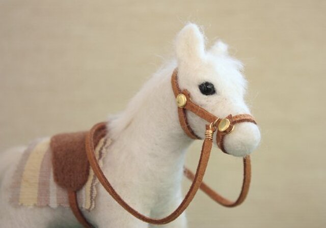 羊毛フェルト 芦毛馬 | iichi 日々の暮らしを心地よくするハンドメイド