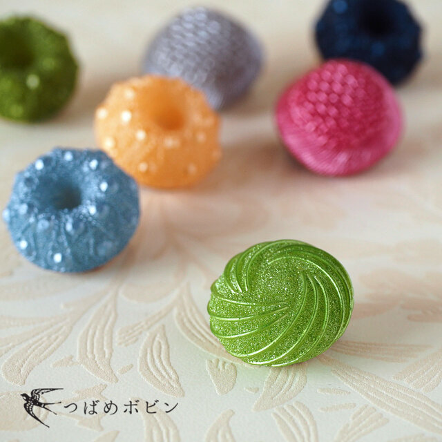 舶来ヴィンテージボタンのブローチ/帯留め◎うずまき:グリーン【送料無料】の画像1枚目