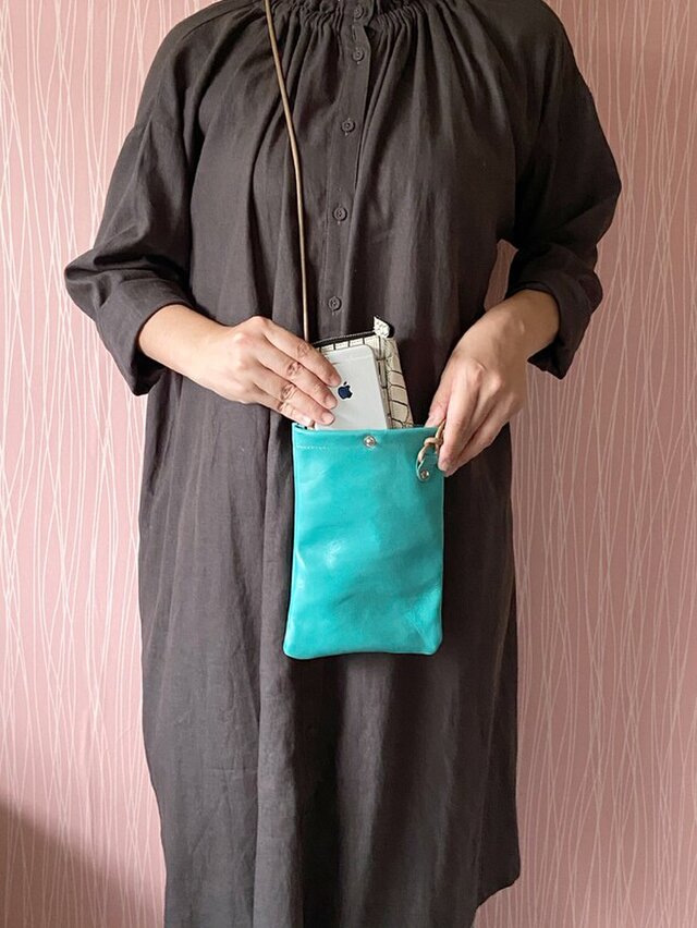 スマホ ポシェット 長財布サイズ 本革 すべやか ターコイズ Iichi ハンドメイド クラフト作品 手仕事品の通販