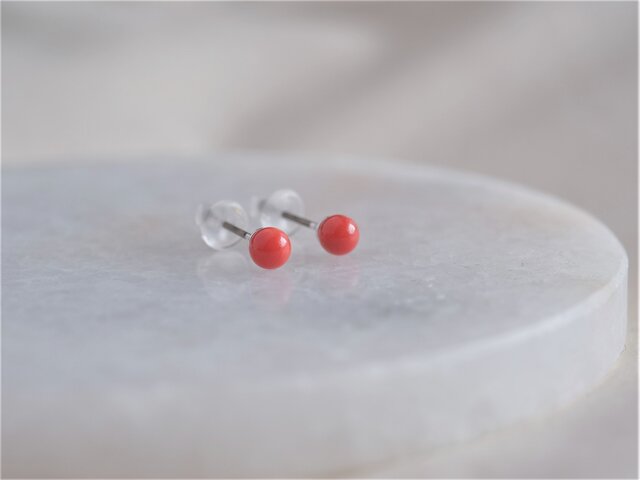 red coral pierce：胡渡珊瑚 一粒ピアス チタンポスト | iichi 日々の