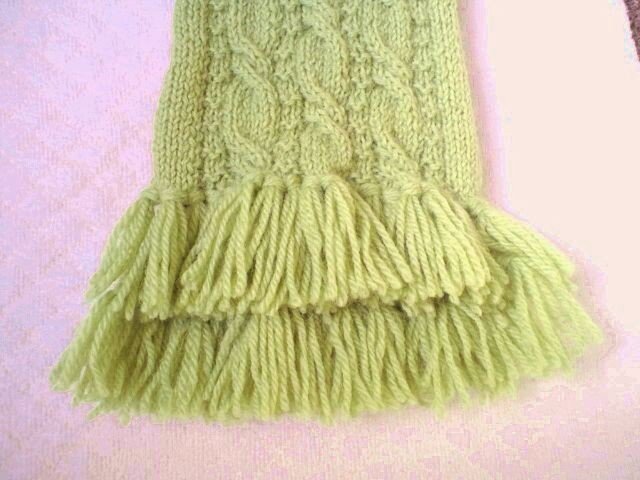 KITH ダークグリーン ケーブル編みマフラー 冬SALE】ケーブル編みの草色マフラー | iichi 日々の暮らしを心地よく