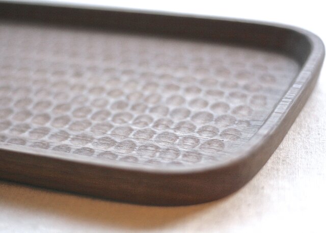 ウォールナットの木彫りトレイ(長方形/中) | iichi 日々の暮らしを