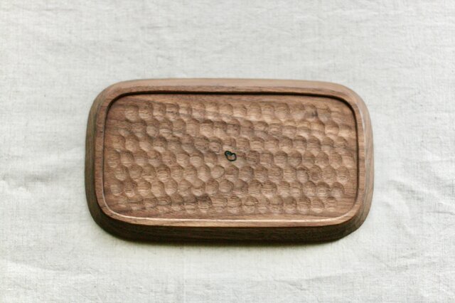 ウォールナットの木彫りトレイ(長方形/小) | iichi 日々の暮らしを